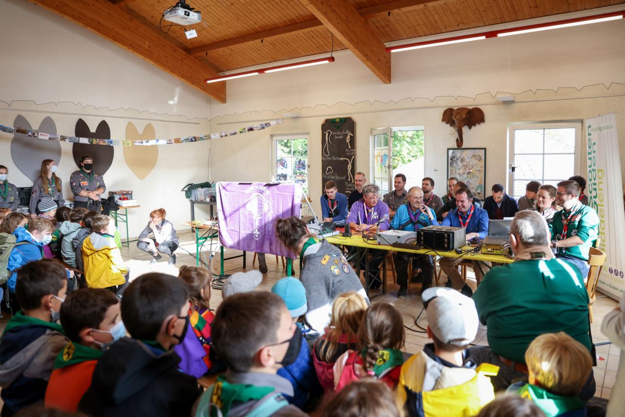 JOTI-JOTA 2021 à l'intérieur d'un chalet Scout