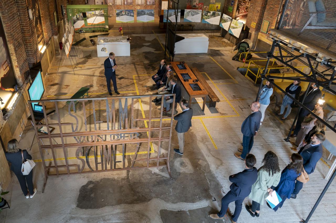 Vue sur la salle de présentation du projet de quartier