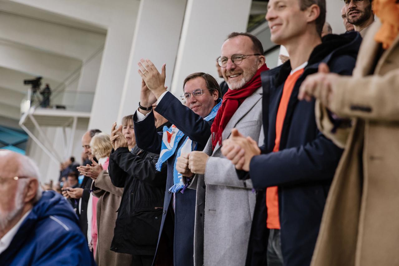 Le Prince salue les footballeurs luxembourgeois après leur victoire