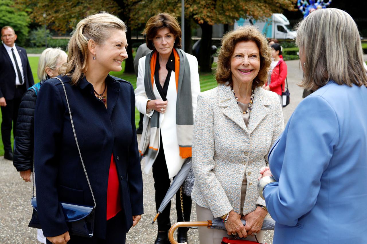 La Princesse Stéphanie et la Reine de Suède accueillies par Mme Polfer