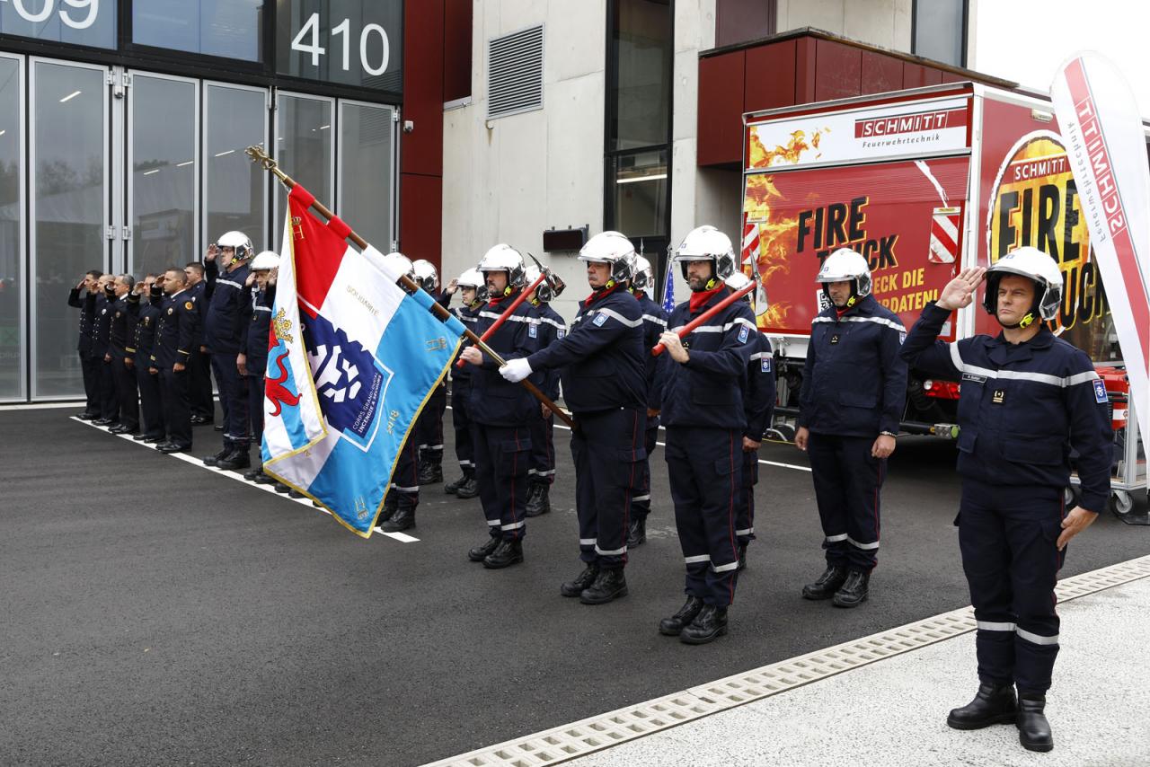 Des pompiers lors de la cérémonie hommage aux victimes du 11 septembre