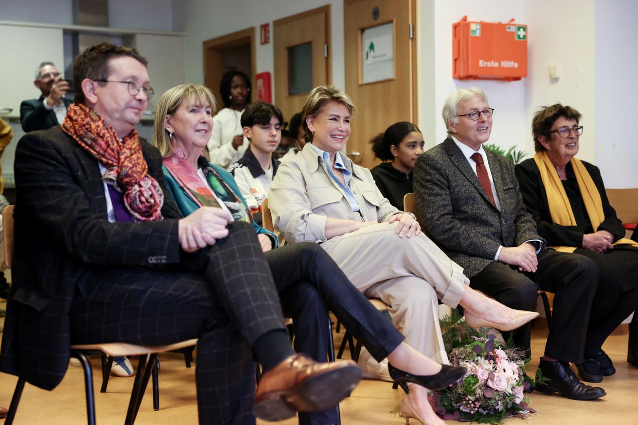 La Grande-Duchesse et les invités assistent à une cérémonie