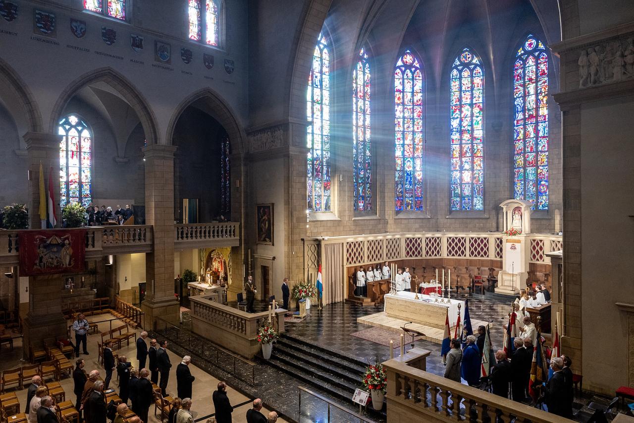 Le Grand-Duc lors du service religieux en la cathédrale