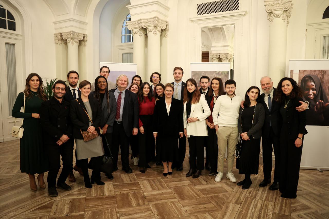 Photo de groupe au cercle cité à l'issue de la conférence