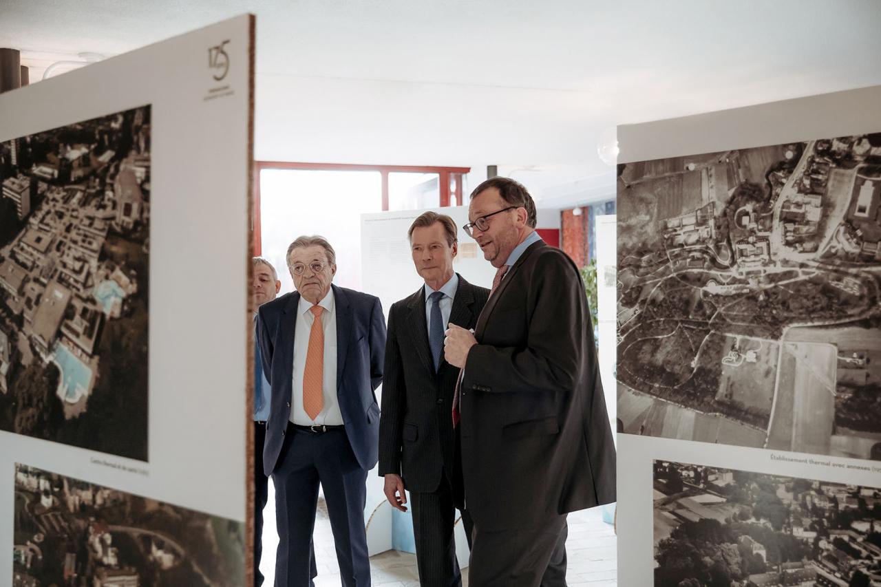 Le Grand-Duc visite l'exposition sur le thermalisme à Mondorf