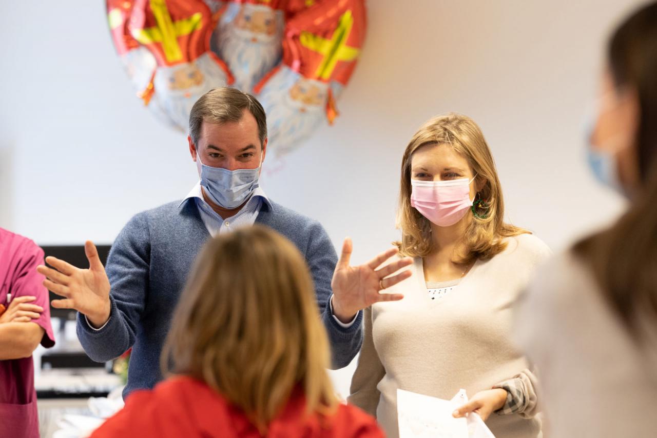 Le Couple Héritier interagit avec les enfants