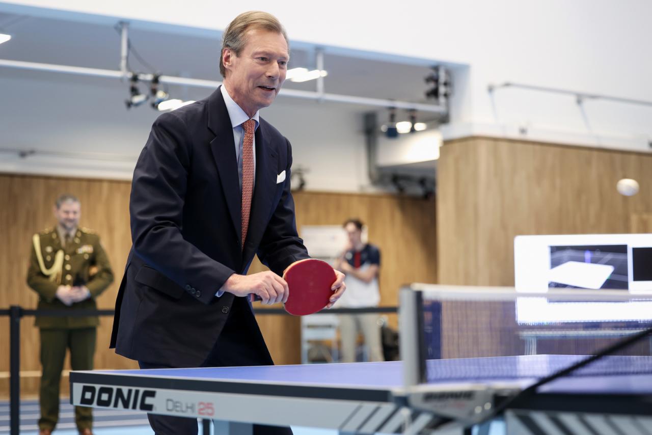 Le Grand-Duc joue au tennis de table