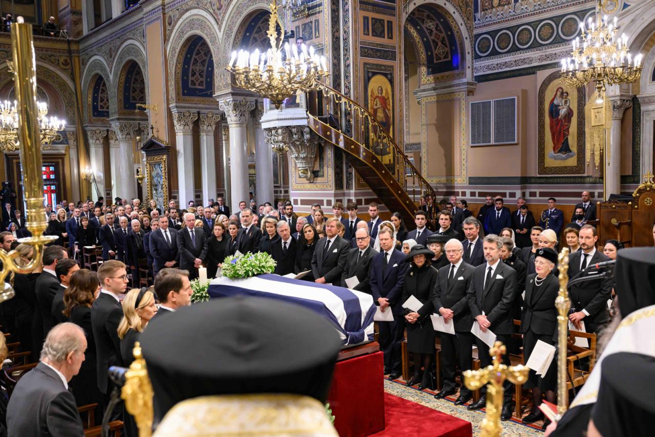 Le Grand-Duc et les familles royales participent aux obsèques de l'ancien Roi