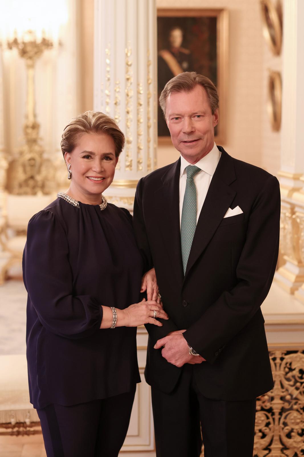 Portrait officiel du Couple grand-ducal en tenue civil