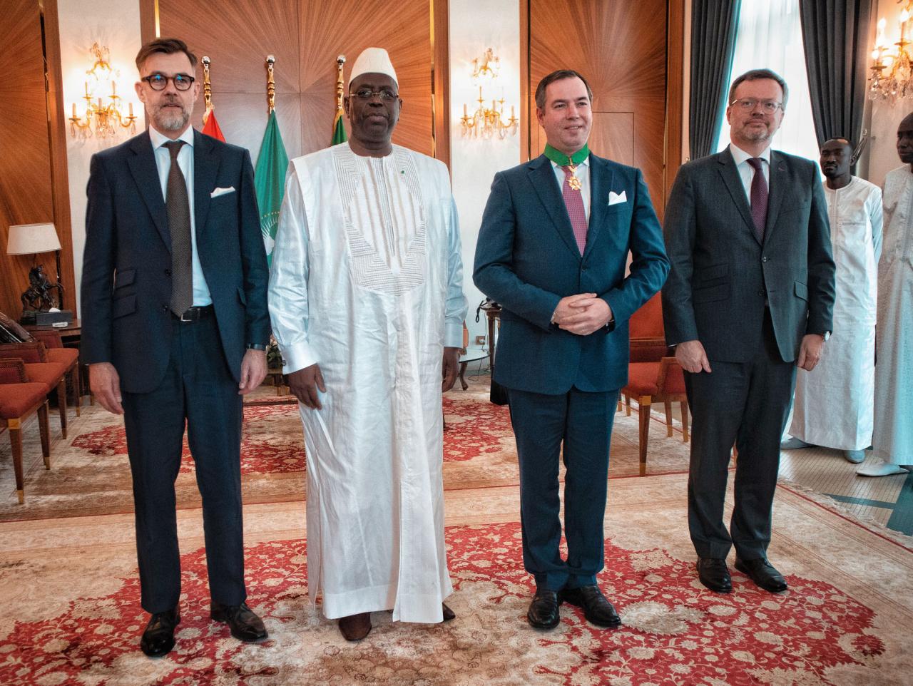 Photo souvenir du Prince et du Ministre avec le Président sénégalais