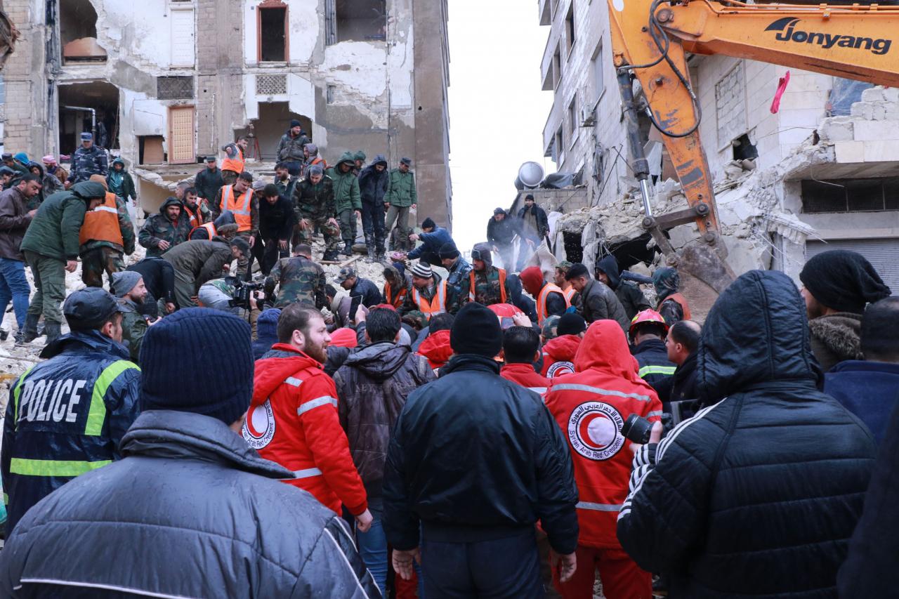 Les secouristes du Croix Rouge syrienne en plein travail