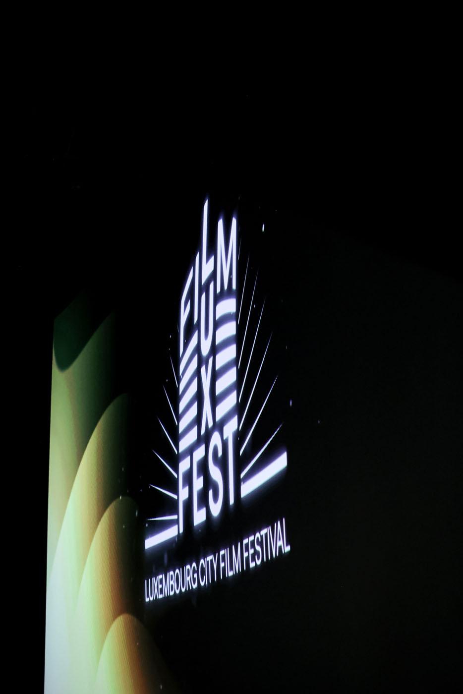 Projection du logo du festival