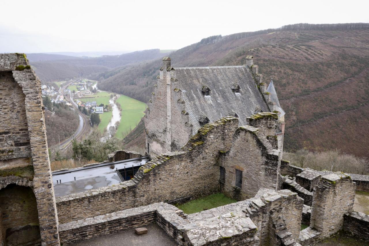 Vue aérienne du château de Bourscheid