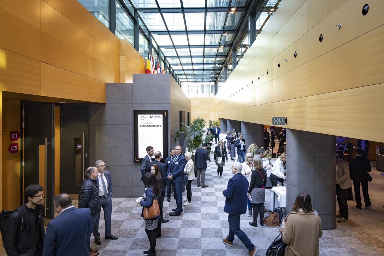 Vue d'un hall de la Chambre de Commerce