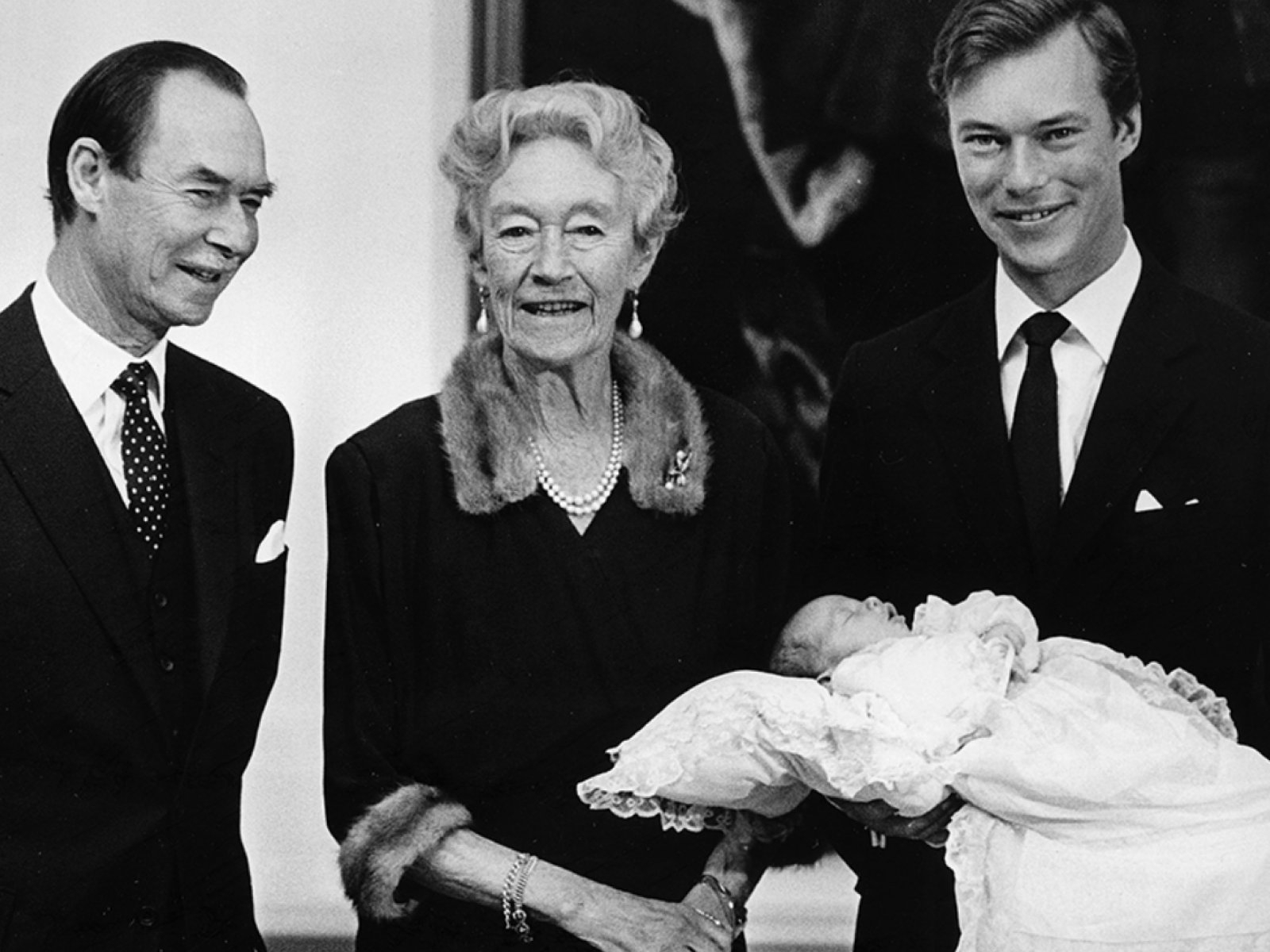Le Grand-Duc Jean, la Grande-Duchesse Charlotte, le Prince Henri et le petit Prince Guillaume