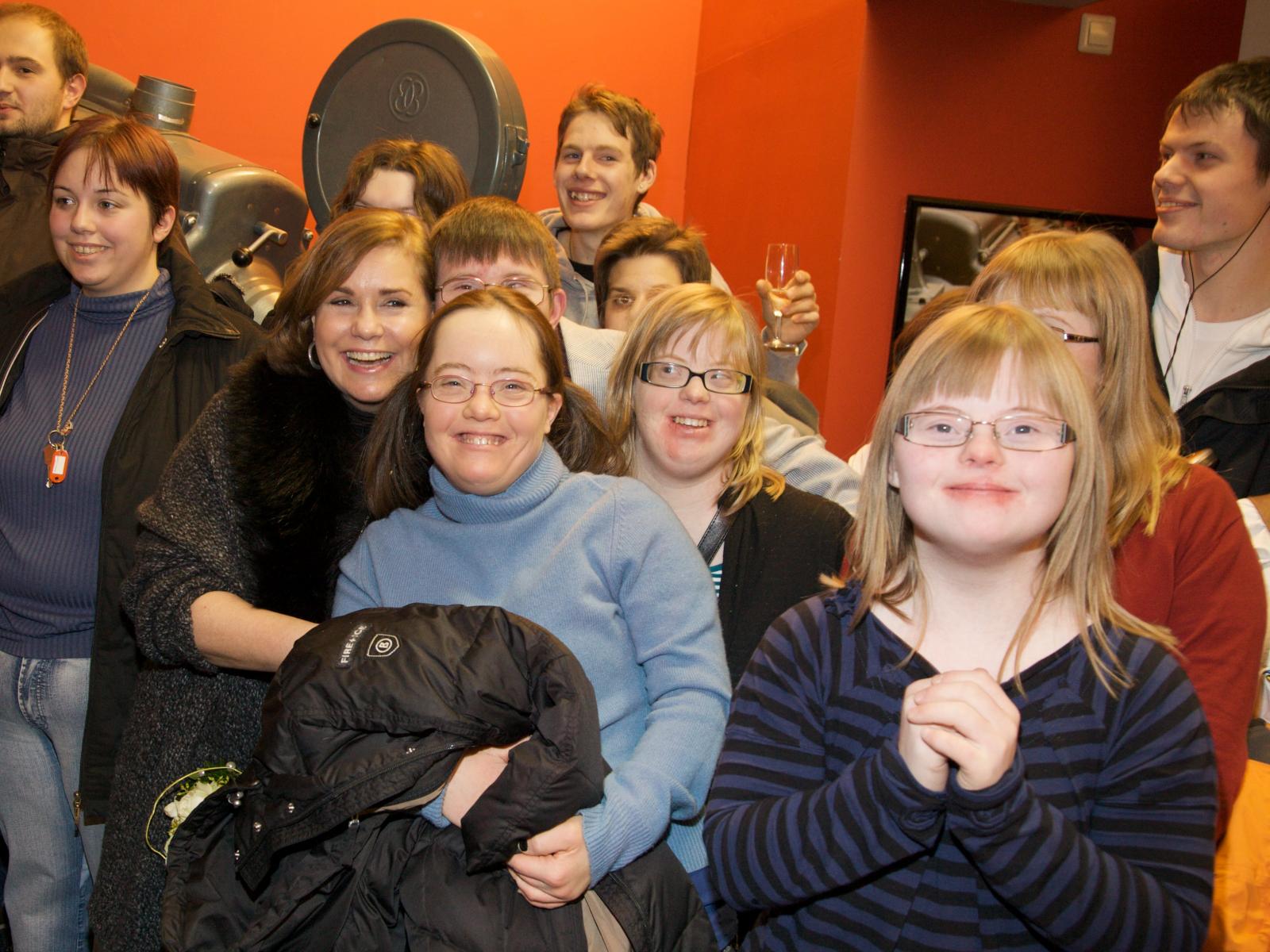 Photo de groupe lors de la projection du film "Lynn - Firwat net? Inclusion gëtt et!"