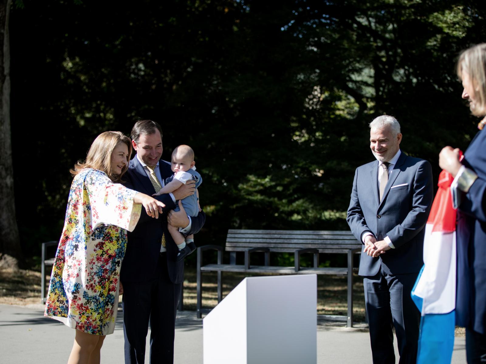 Plantation d'un arbre en l'honneur du Prince Charles