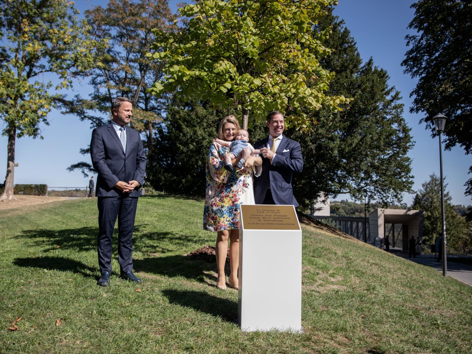 Plantation d'un arbre en l'honneur du Prince Charles