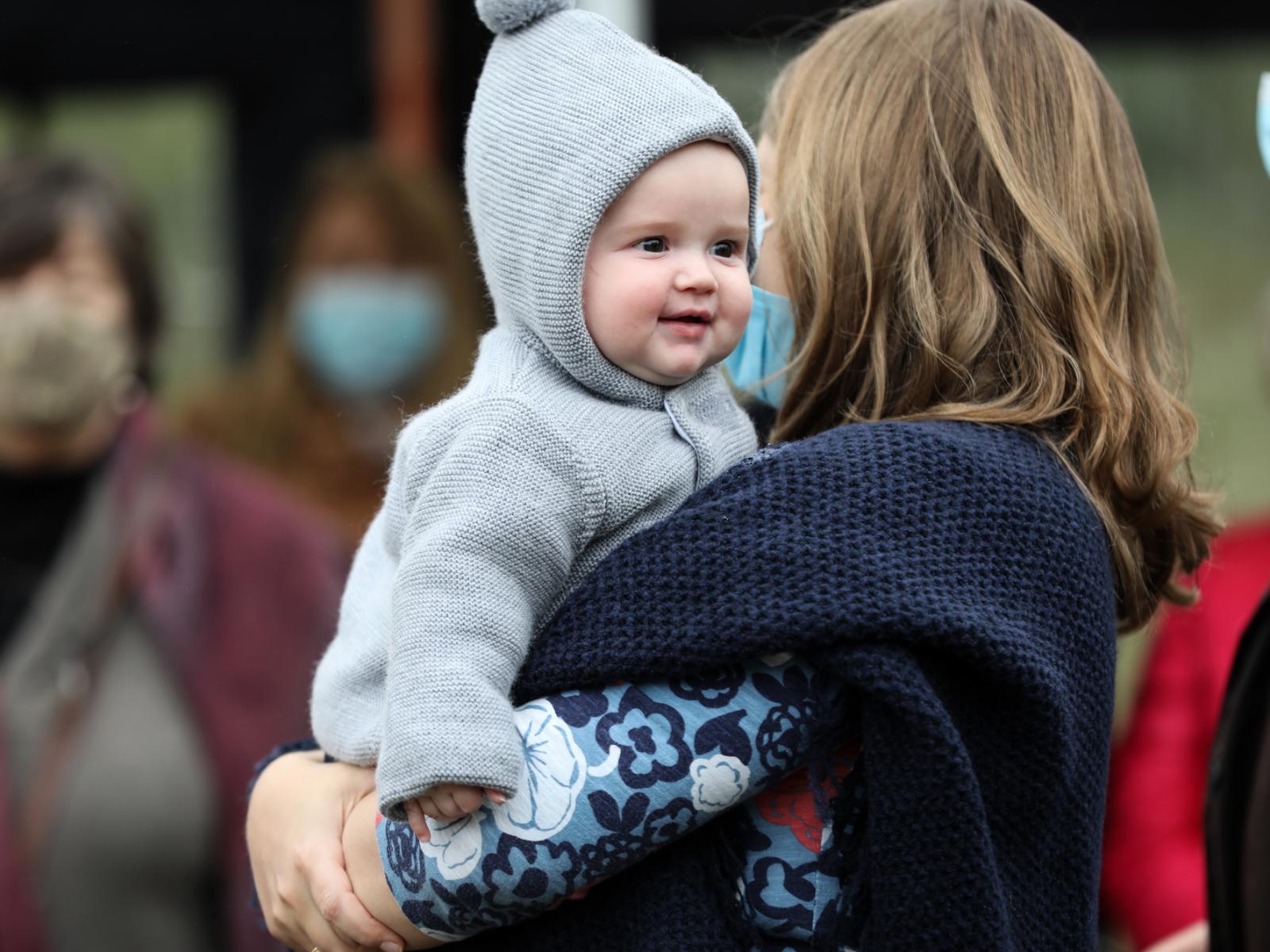 D'Prinzessin Stéphanie an de Prënz Charles bei der Daf vun der Rous "Prince Charles" zu Mënsbech am Schlass