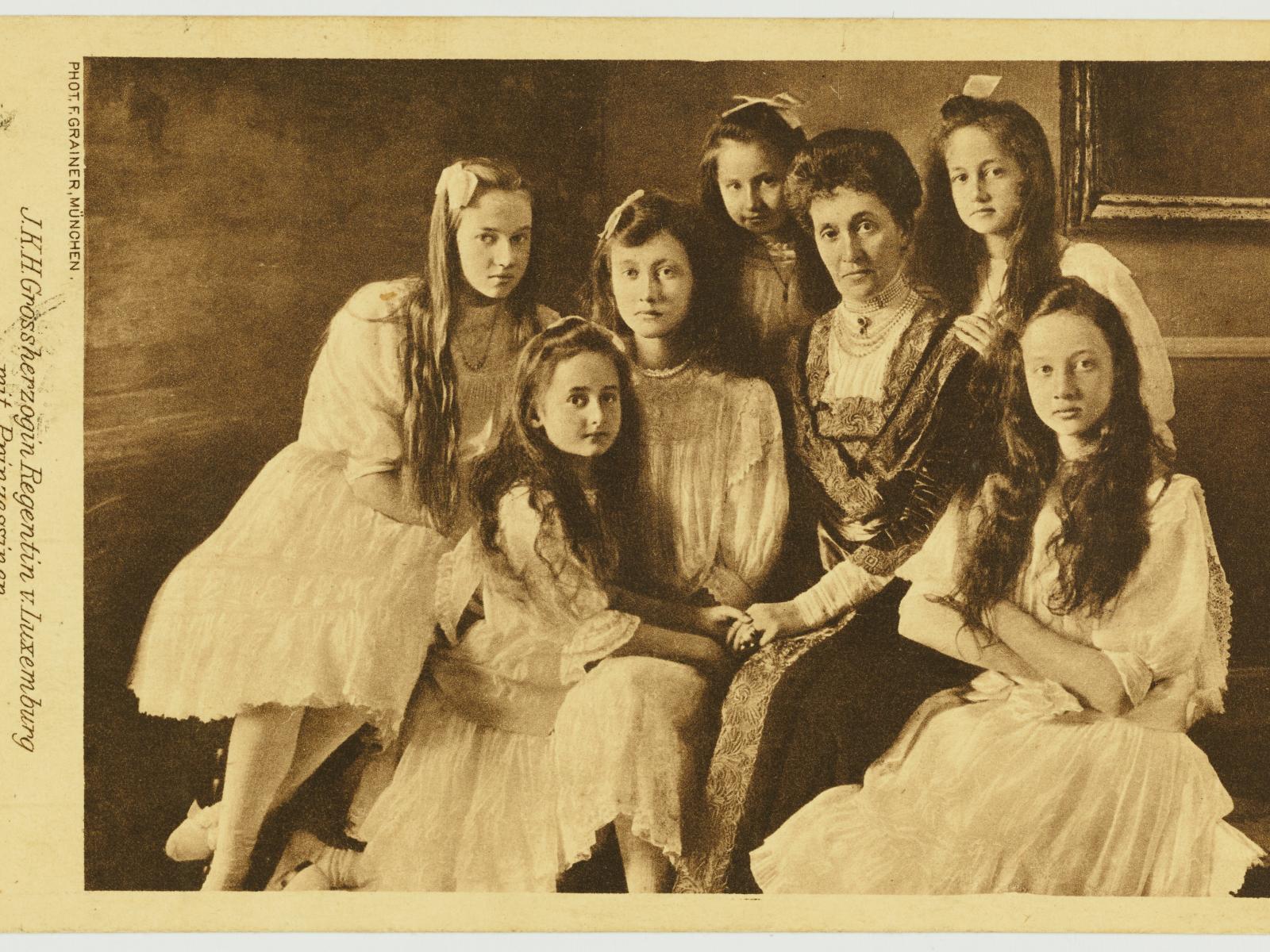 Grand Duchess Maria Ana with her daughters