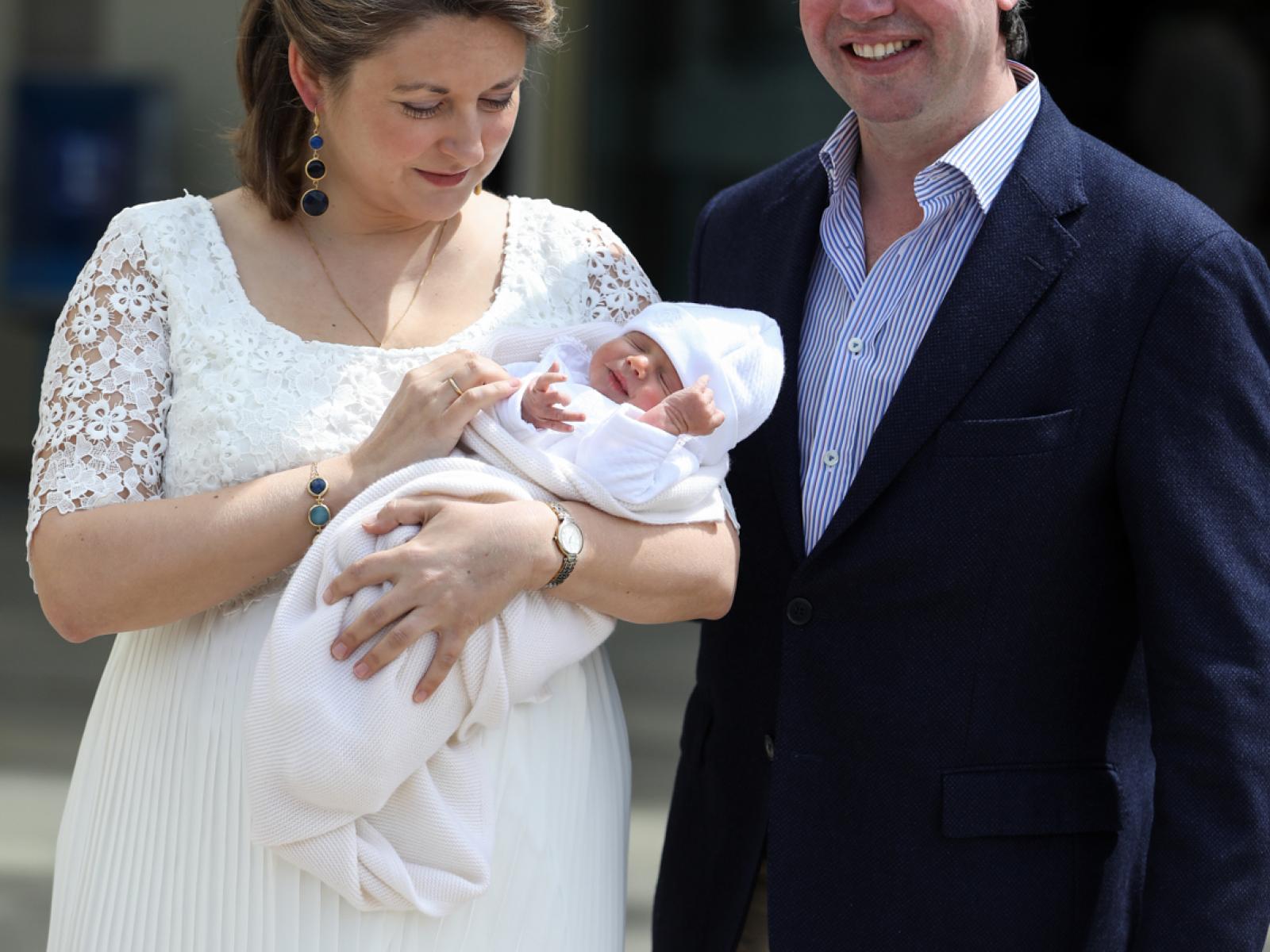 Naissance Prince Charles - Sortie de la maternité