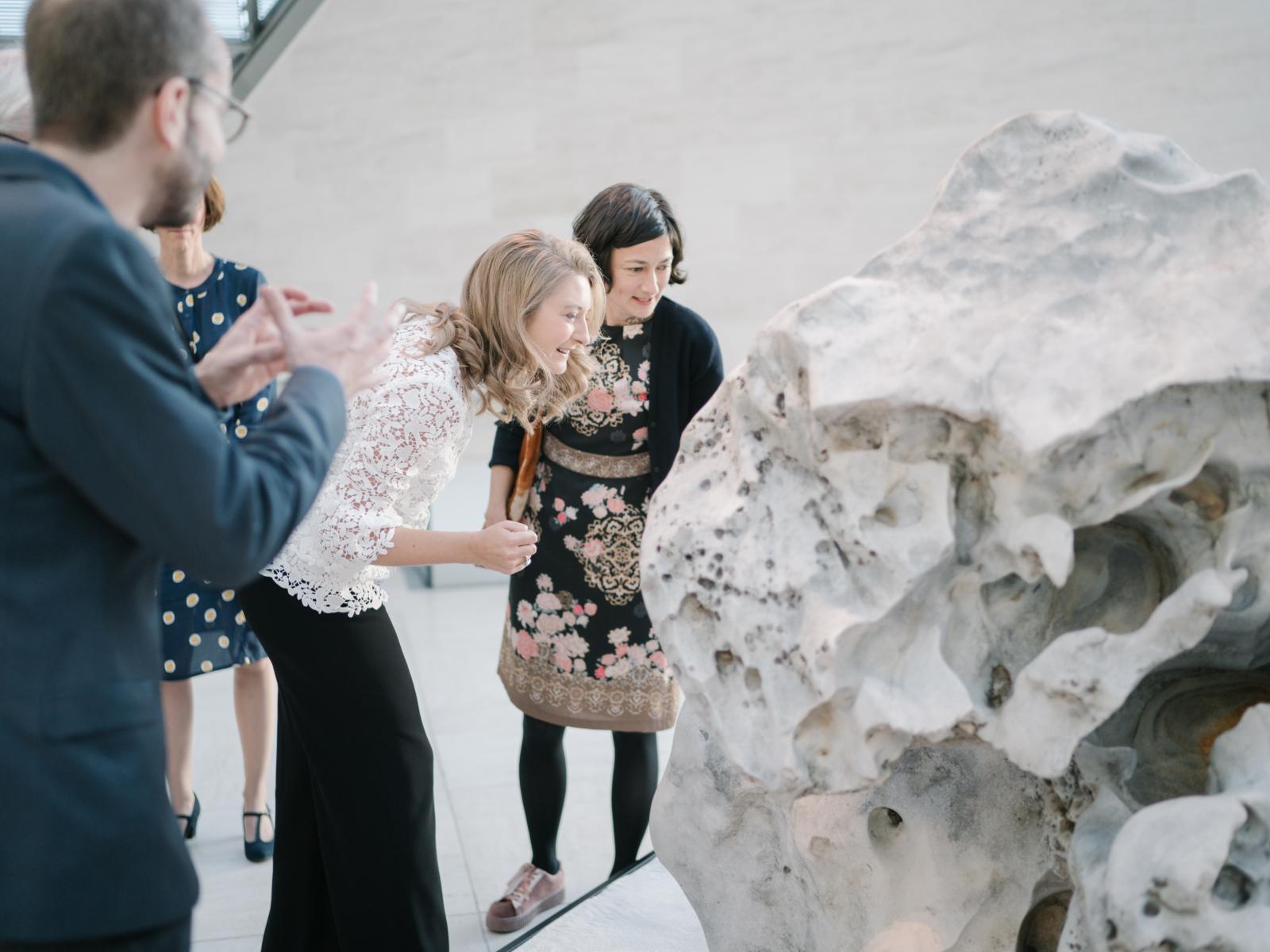 D'Ierfprinzessin bei enger Visitt am Mudam