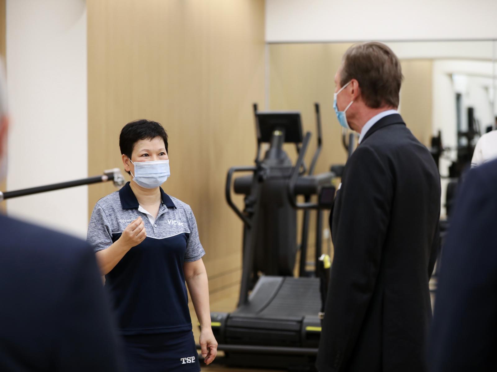 Le Grand-Duc assiste à l'entraînement des athlètes luxembourgeois au Centre National Culturel et Sportif d’Coque