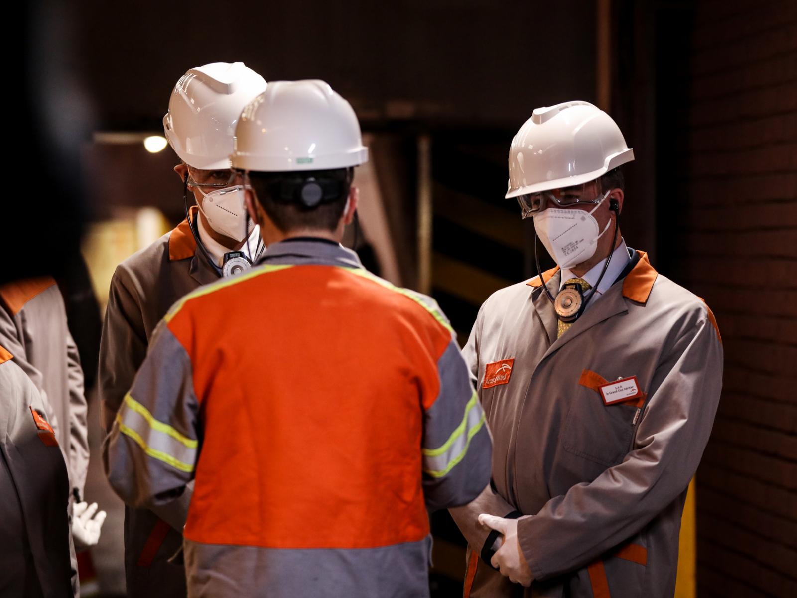 Le Grand-duc héritier visite le site de production d'acier ArcelorMittal