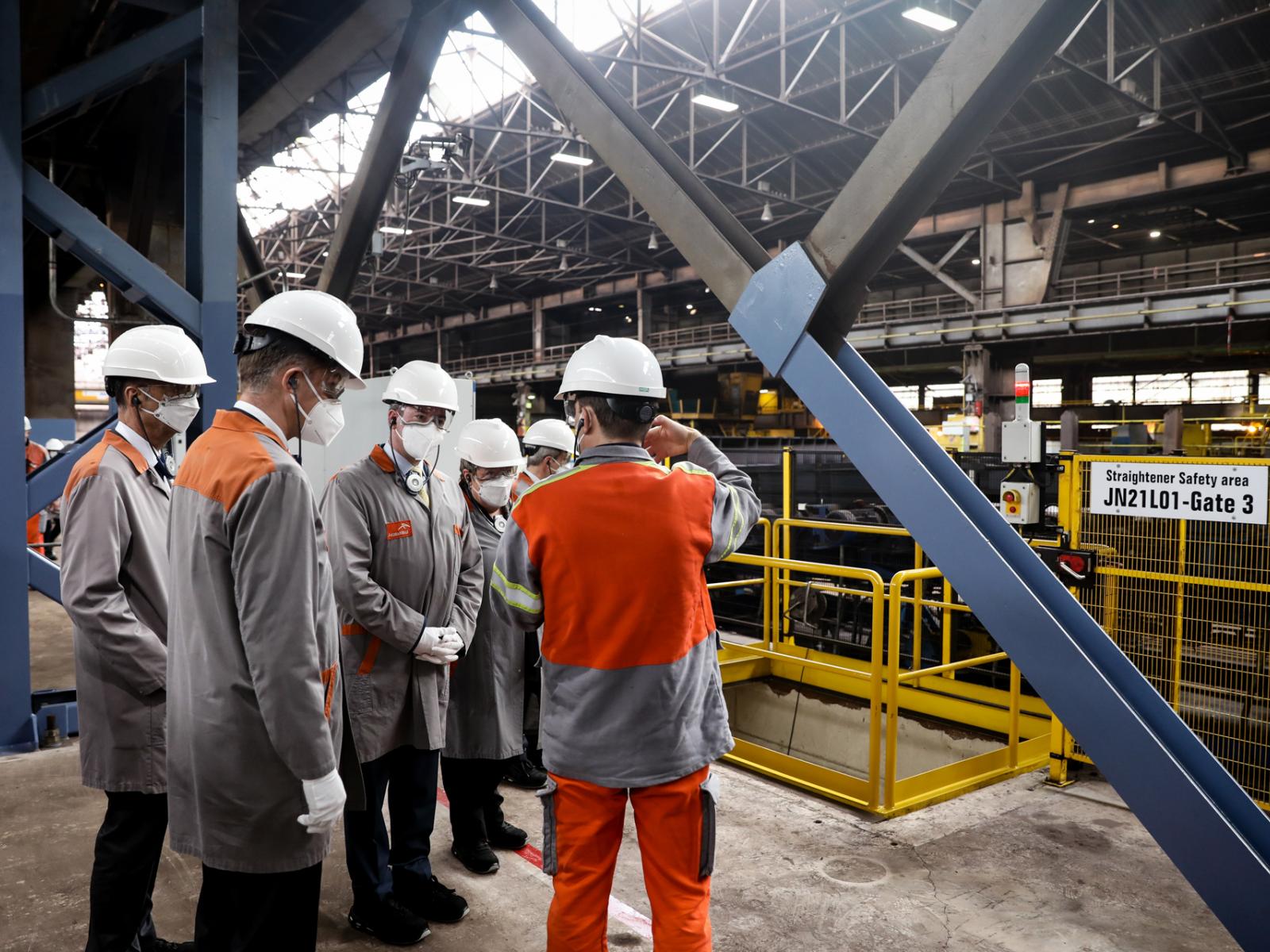 Le Grand-duc héritier visite le site de production d'acier ArcelorMittal