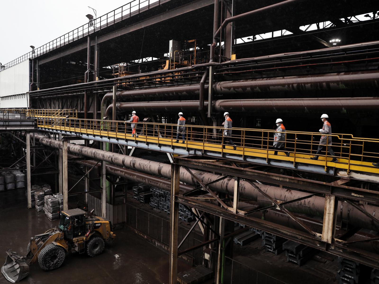 Le Grand-duc héritier visite le site de production d'acier ArcelorMittal