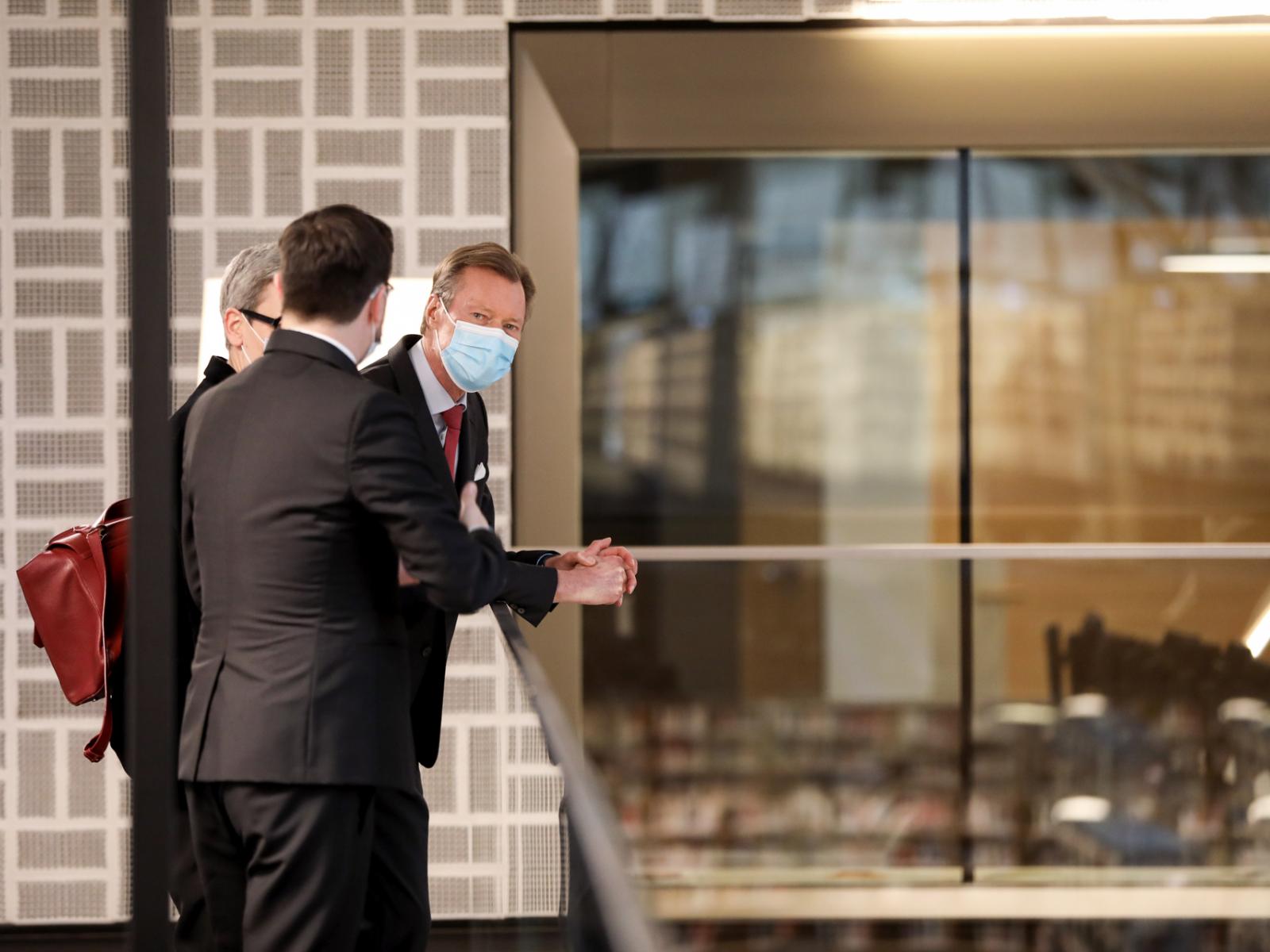 Le Grand-Duc visite la bibliothèque nationale du Luxembourg