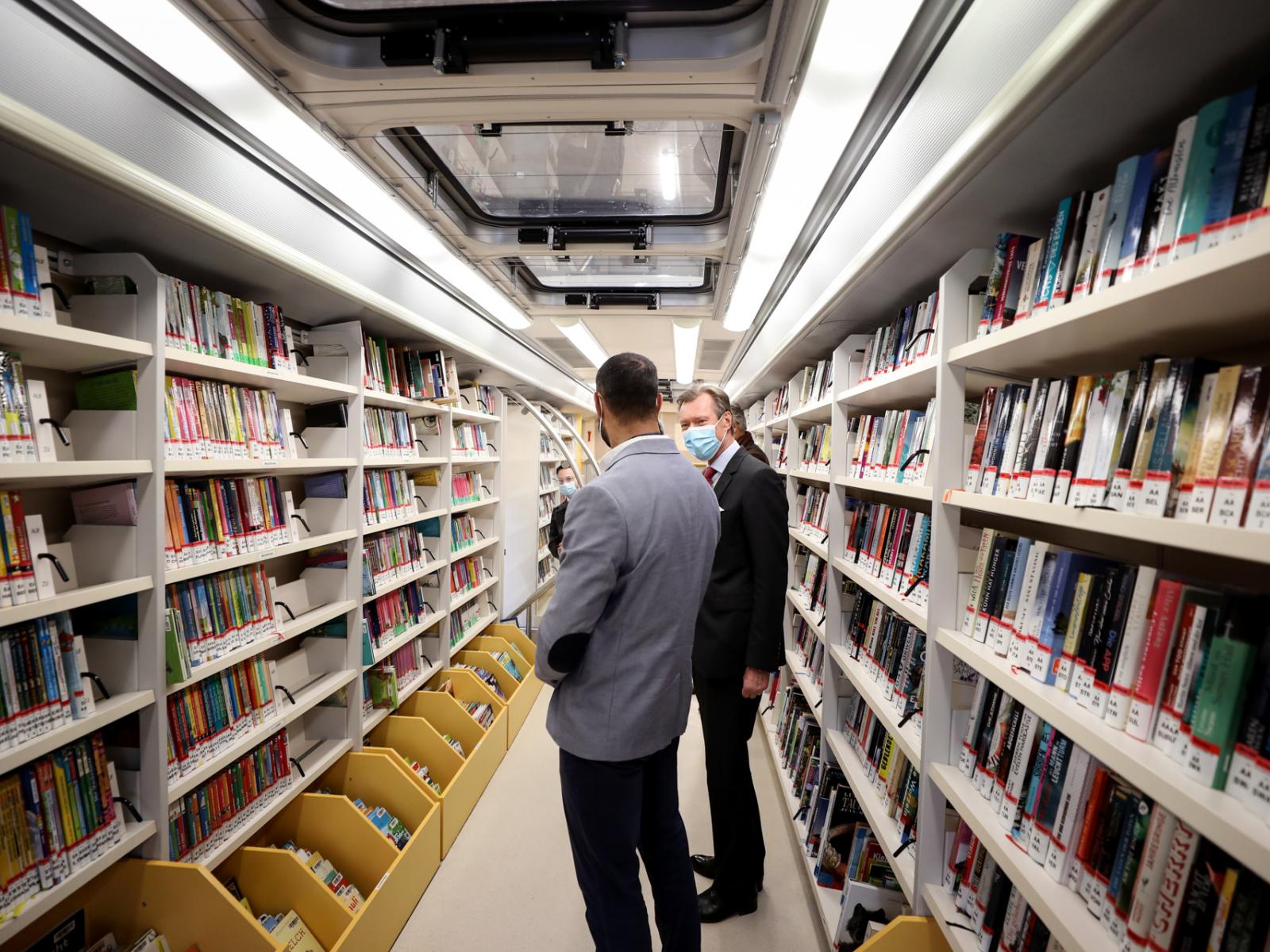 Le Grand-Duc visite la bibliothèque nationale du Luxembourg