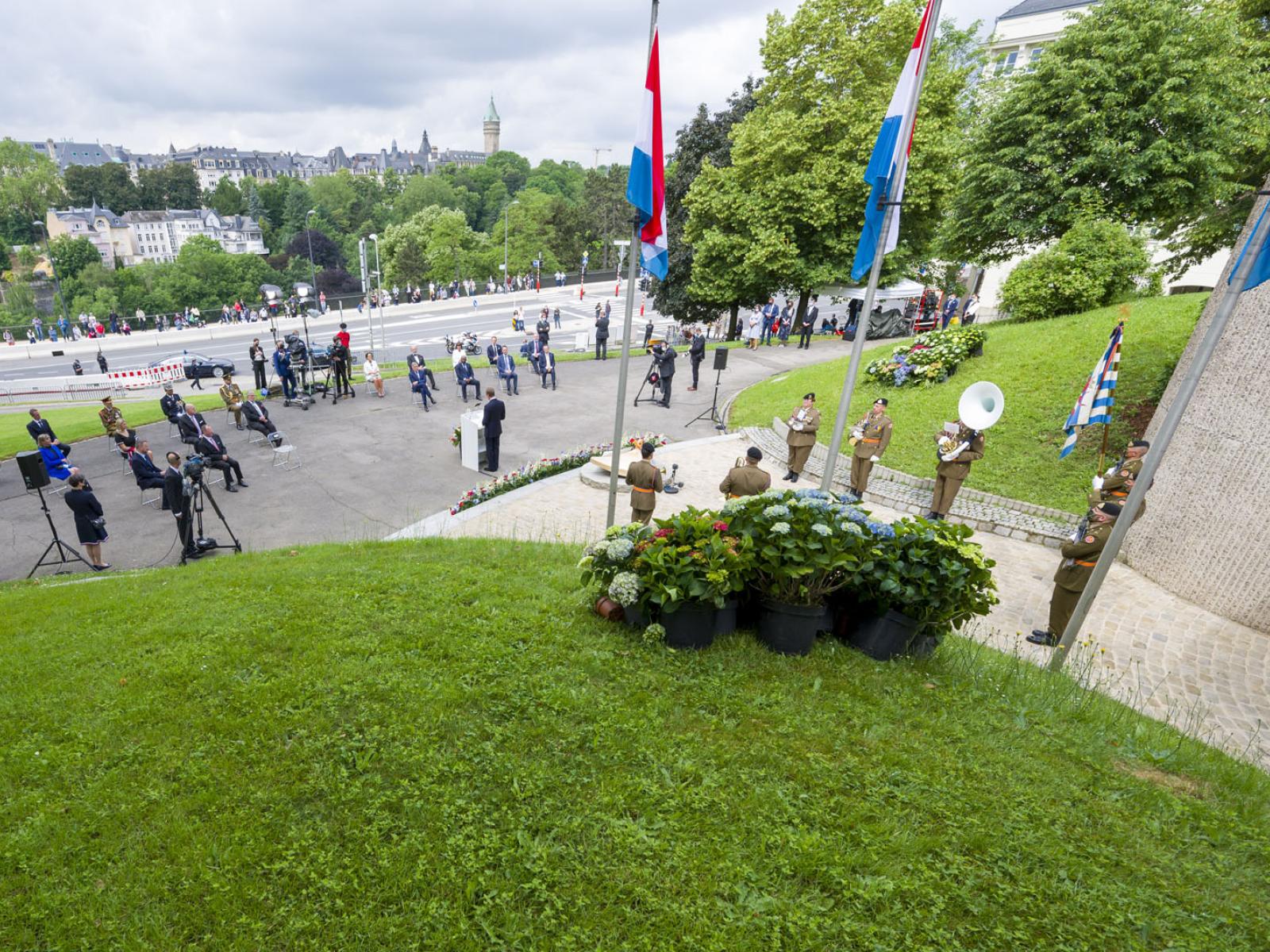 Vue globale sur la cérémonie au monument de la Solidarité luxembourgeoise