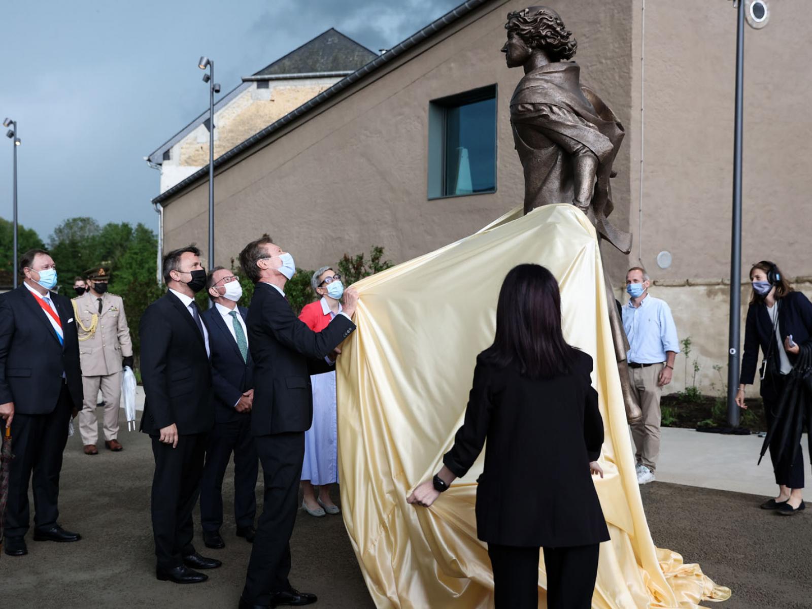 Le Grand-Duc dévoile une statue en bronze de Pierre d'Aspelt