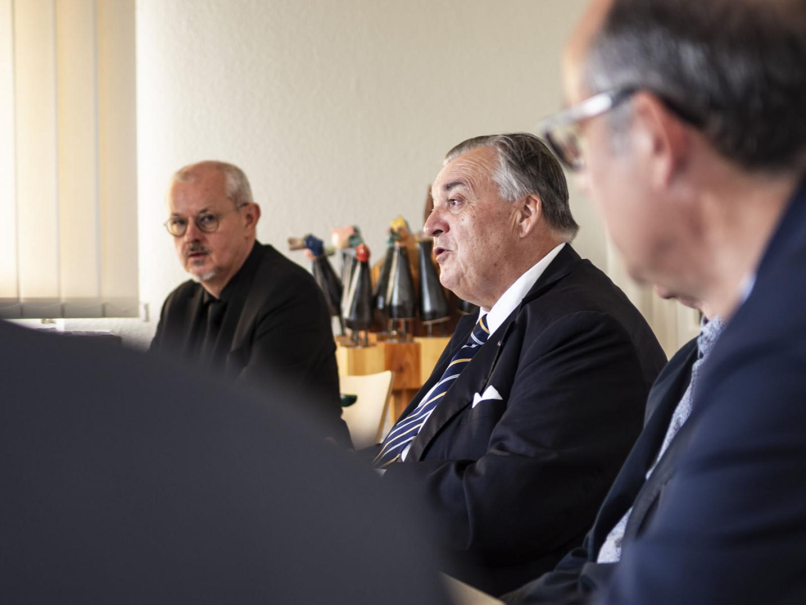 Monsieur Henri Grethen, Président Fondation Kräizbierg s'exprime lors de la réunion