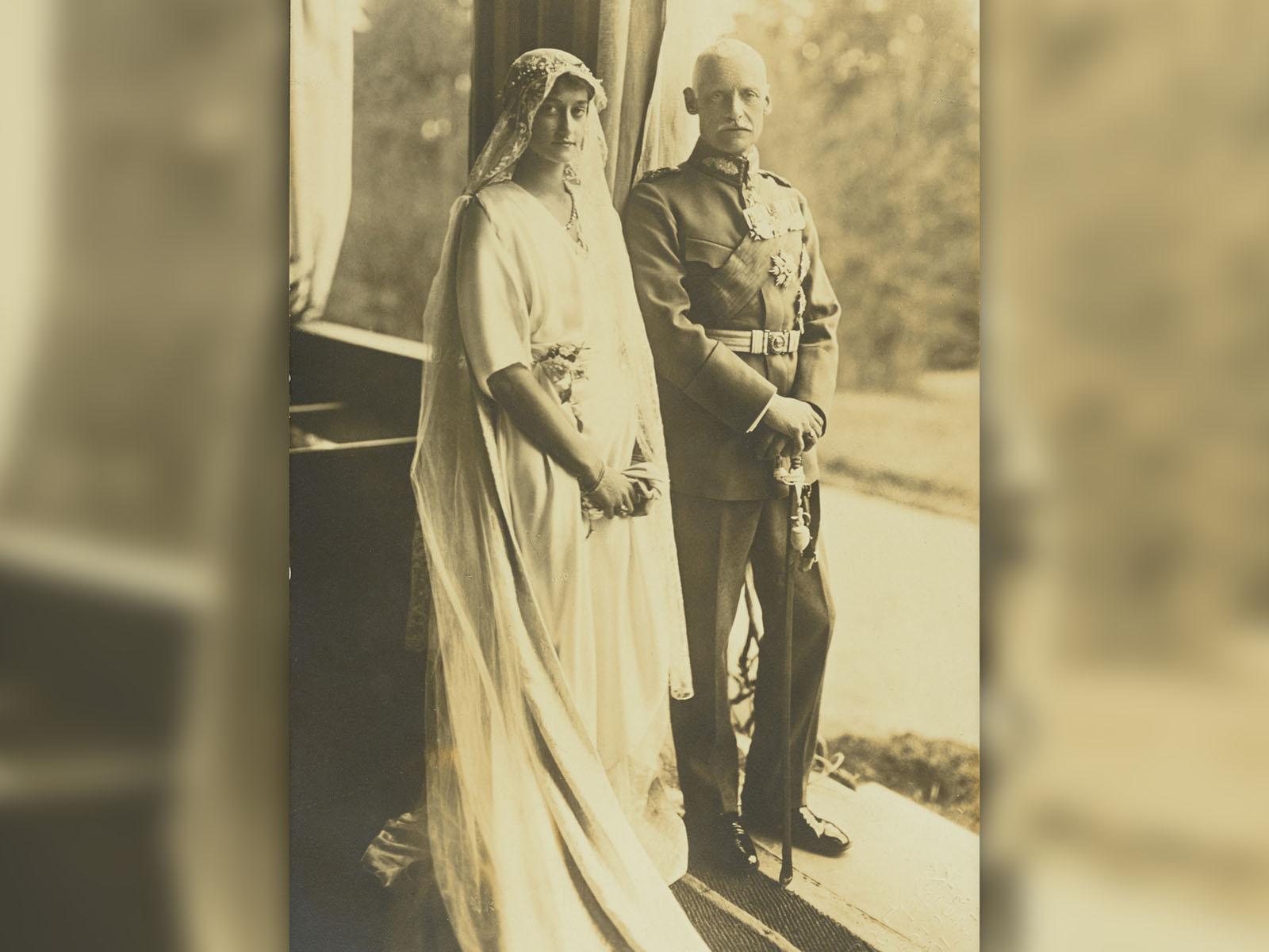 Une photographie officielle de 1921 du nouveau Couple héritier de Bavière.
