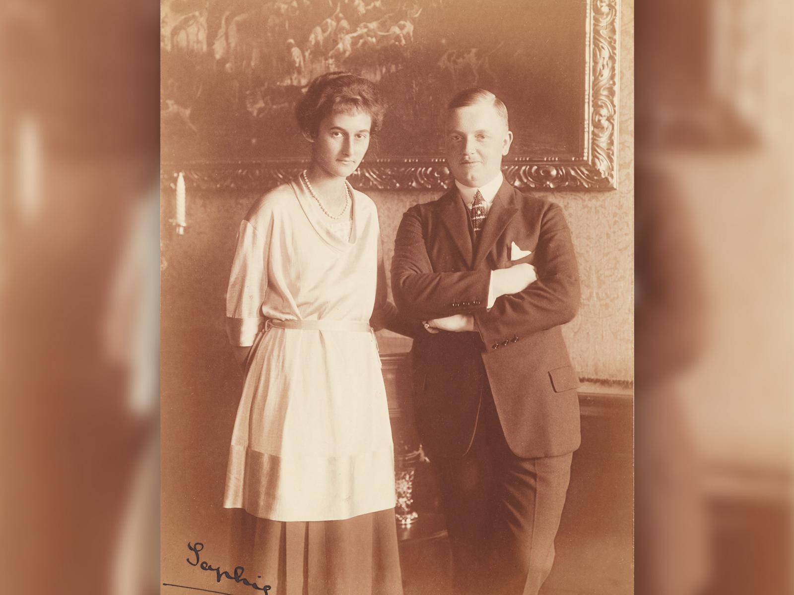 Portrait du nouveau couple de 1921 signé par la Princesse Sophie