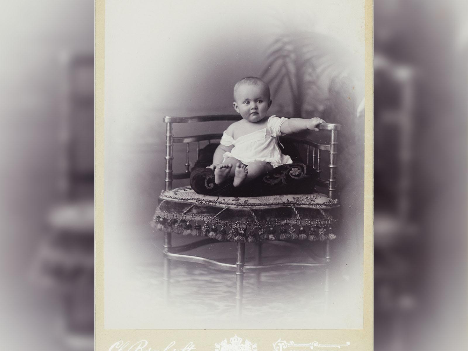 Première photographie officielle de 1896 de S.A.R. la Princesse Charlotte 