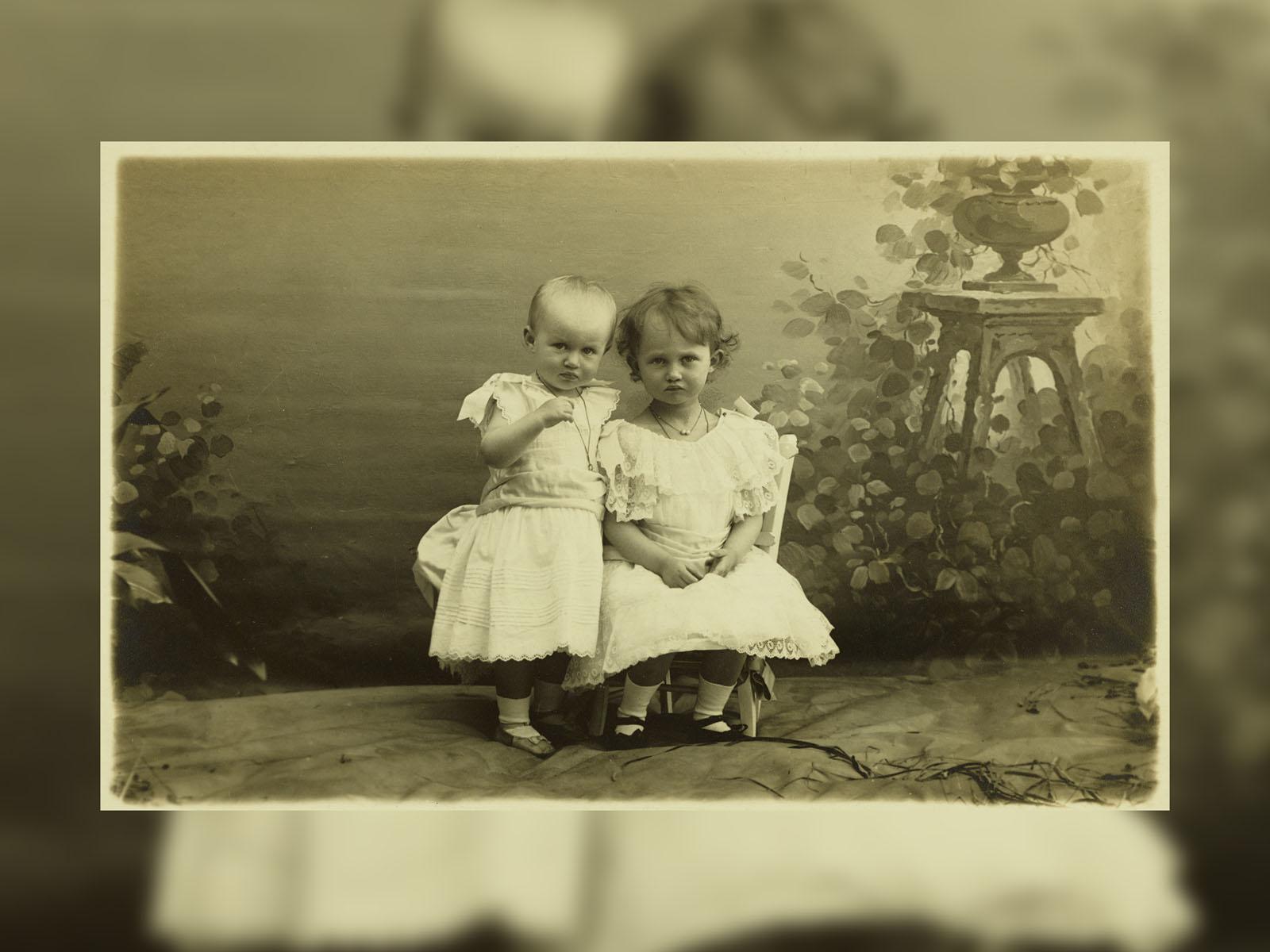 Photo de 1897 portrait des Princesses Charlotte et Marie-Adélaïde 