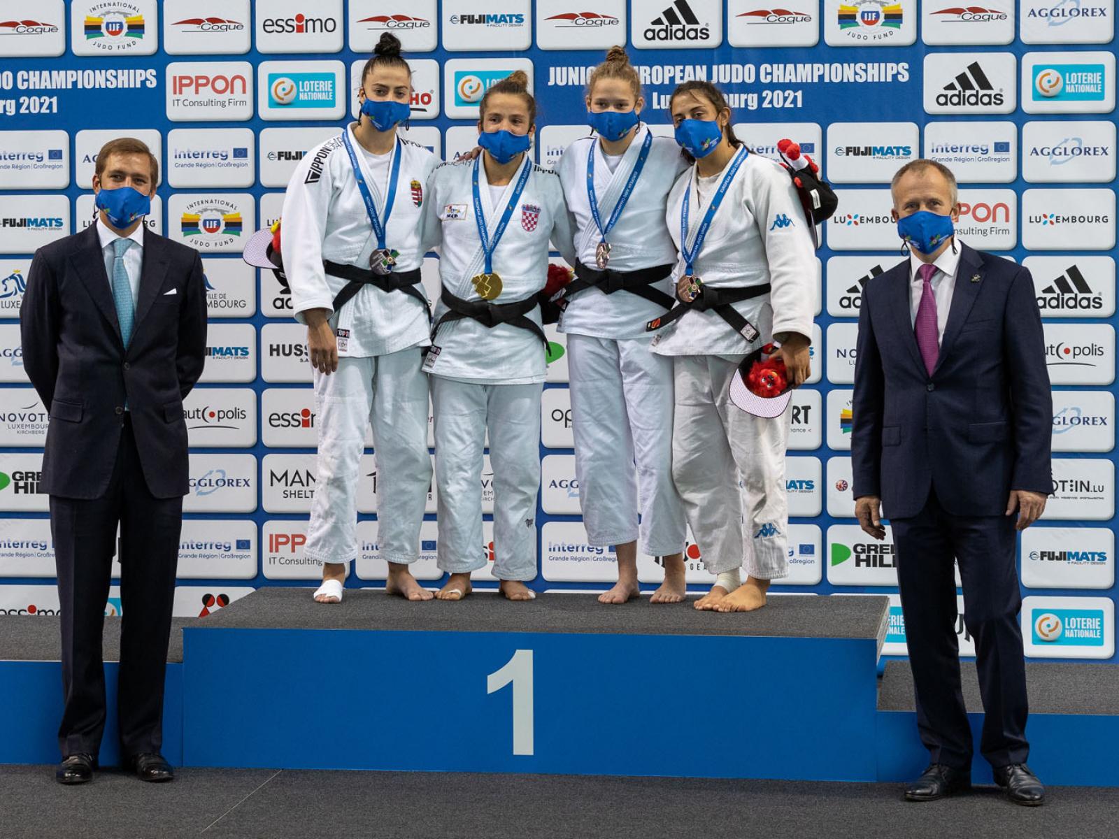 Le Prince Louis et Monsieur Sergey Soloveychik, président de l'European Judo Union, en compagnie des gagnantes