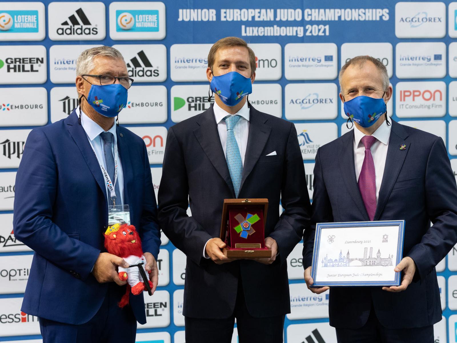 Le Prince Louis lors du photocall avec Messieurs Schaul et Soloveychik