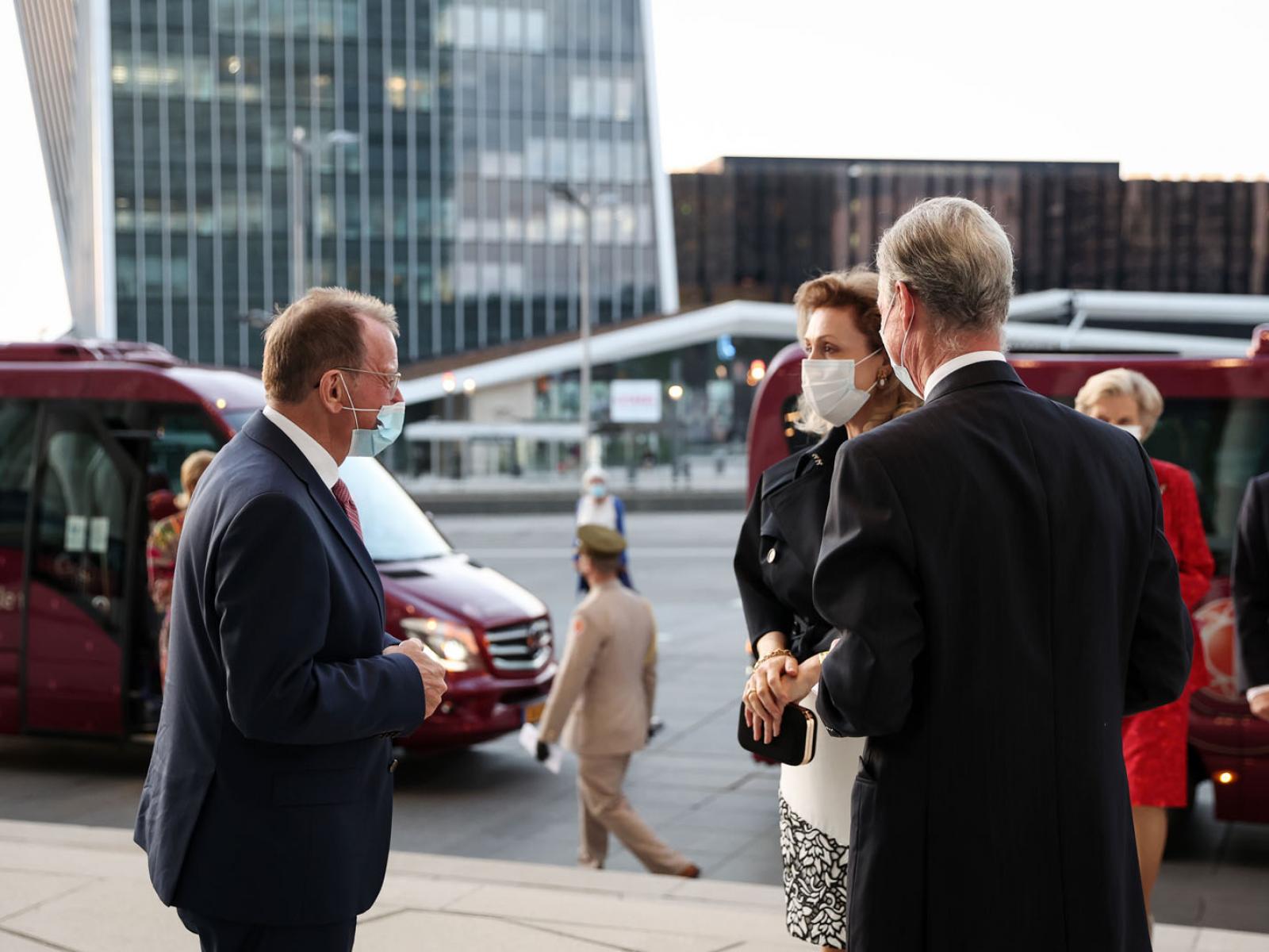 M. Fernand Etgen, président de la Chambre des députés accueille LL.AA.RR. le Prince Guillaume et la Princesse Sibilla