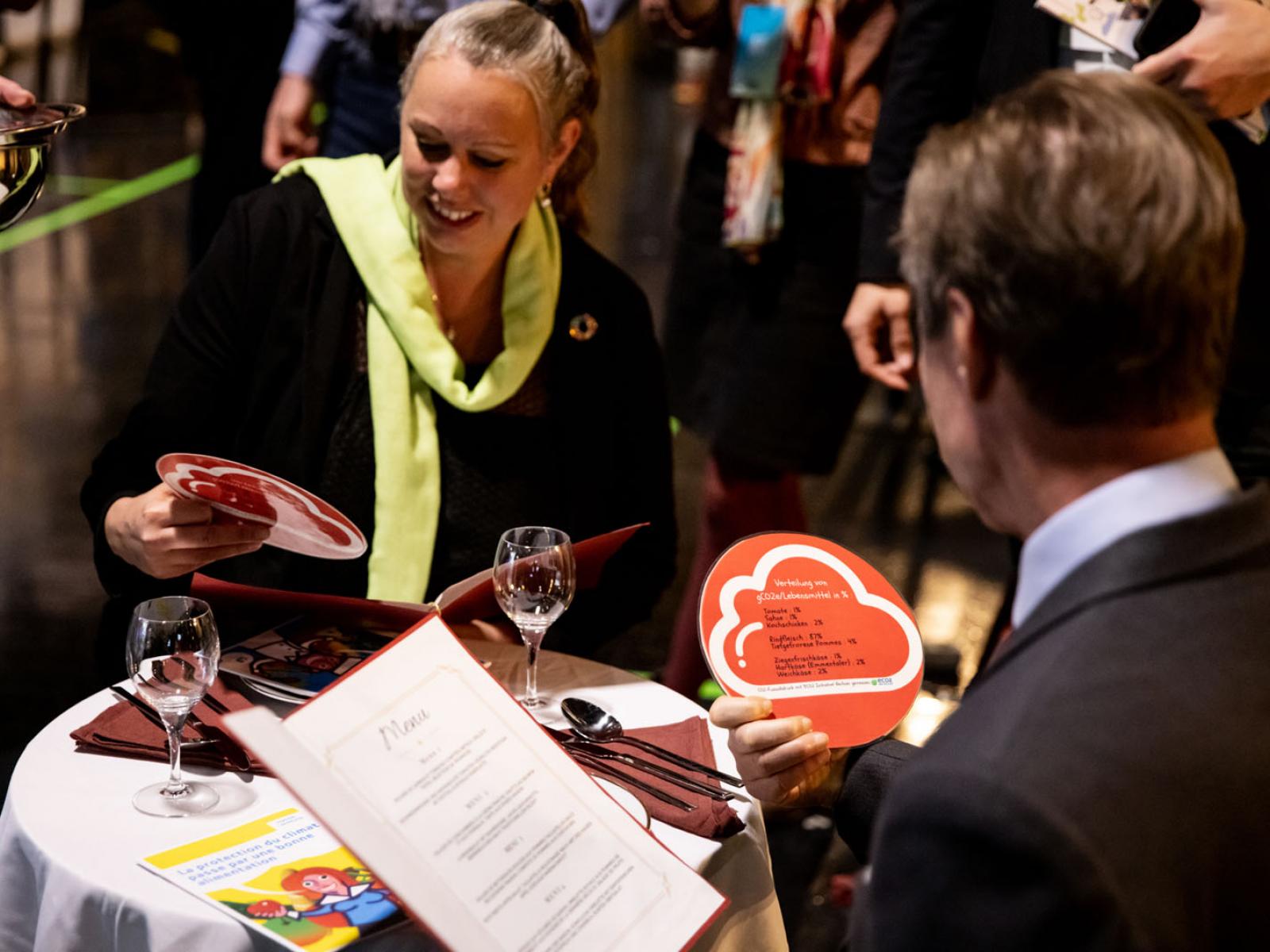 Le Grand-Duc et la ministre de l'environnement découvrent une exposition sur l'alimentation