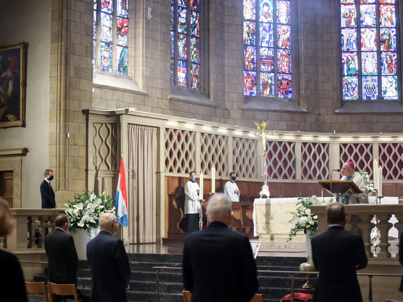 Le Grand-Duc assiste au service religieux en la Cathédrale Notre-Dame