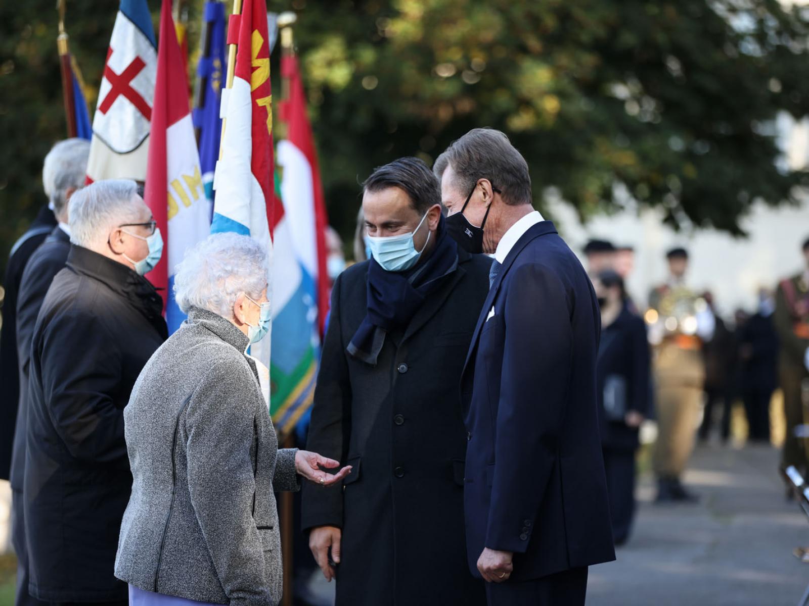 Le Grand-Duc et le Premier ministre échangent avec des invités
