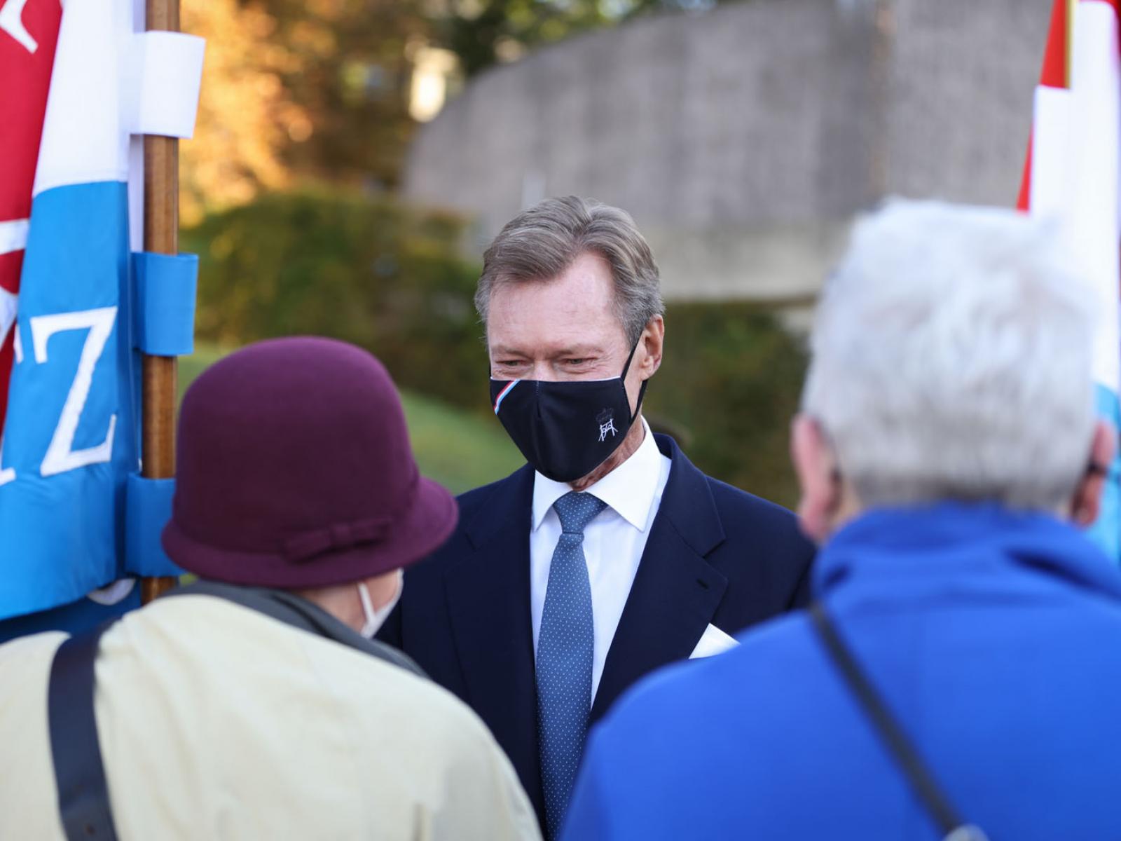 Le Grand-Duc discute avec des invités