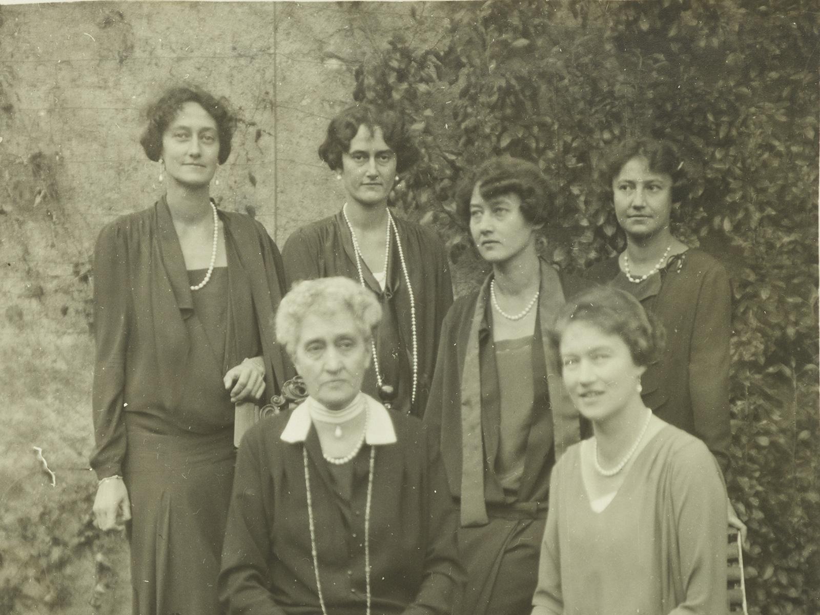 Grand Duchess Maria Ana with her daughters