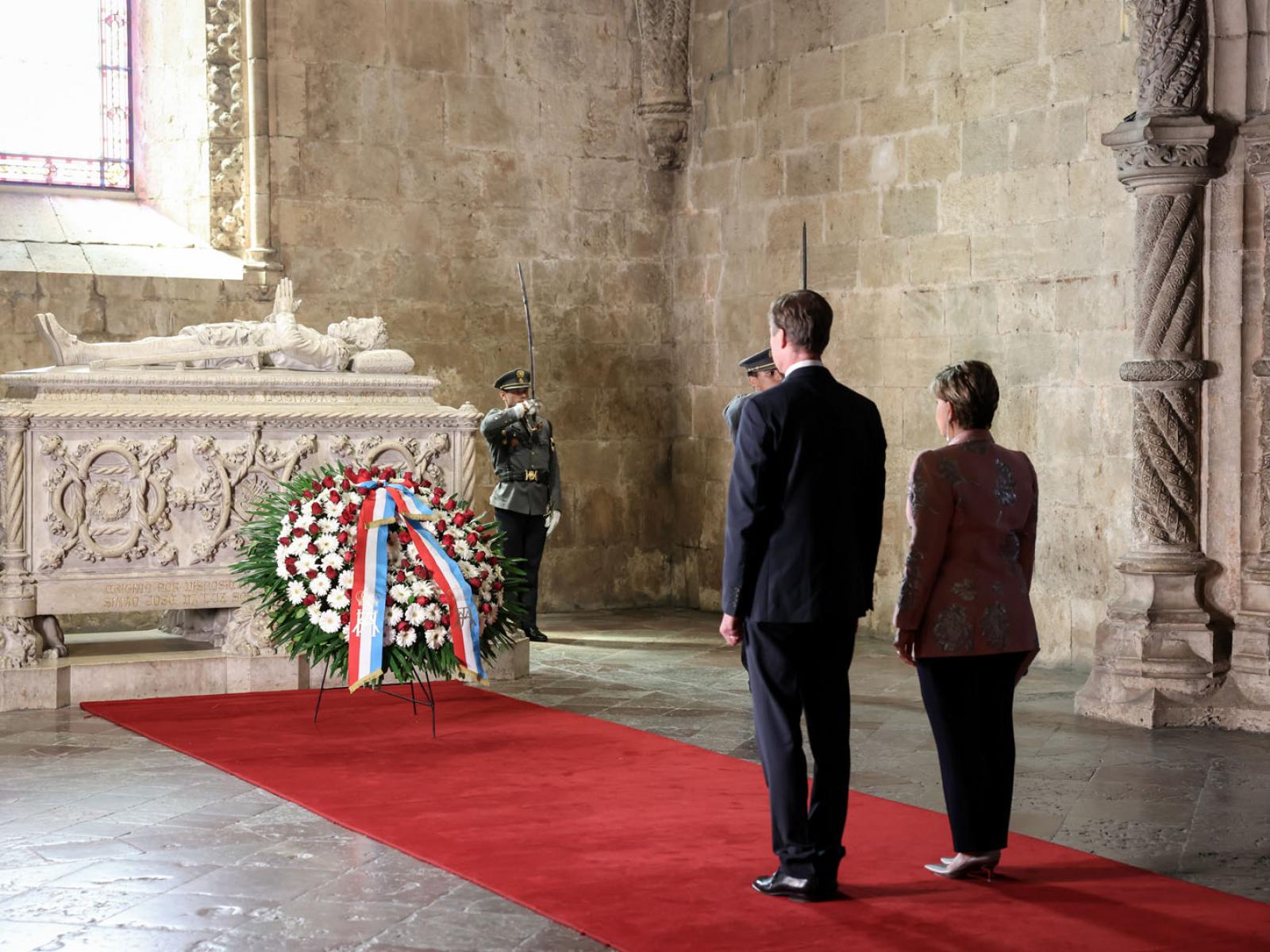 Le Couple grand-ducal rend hommage au poète portugais
