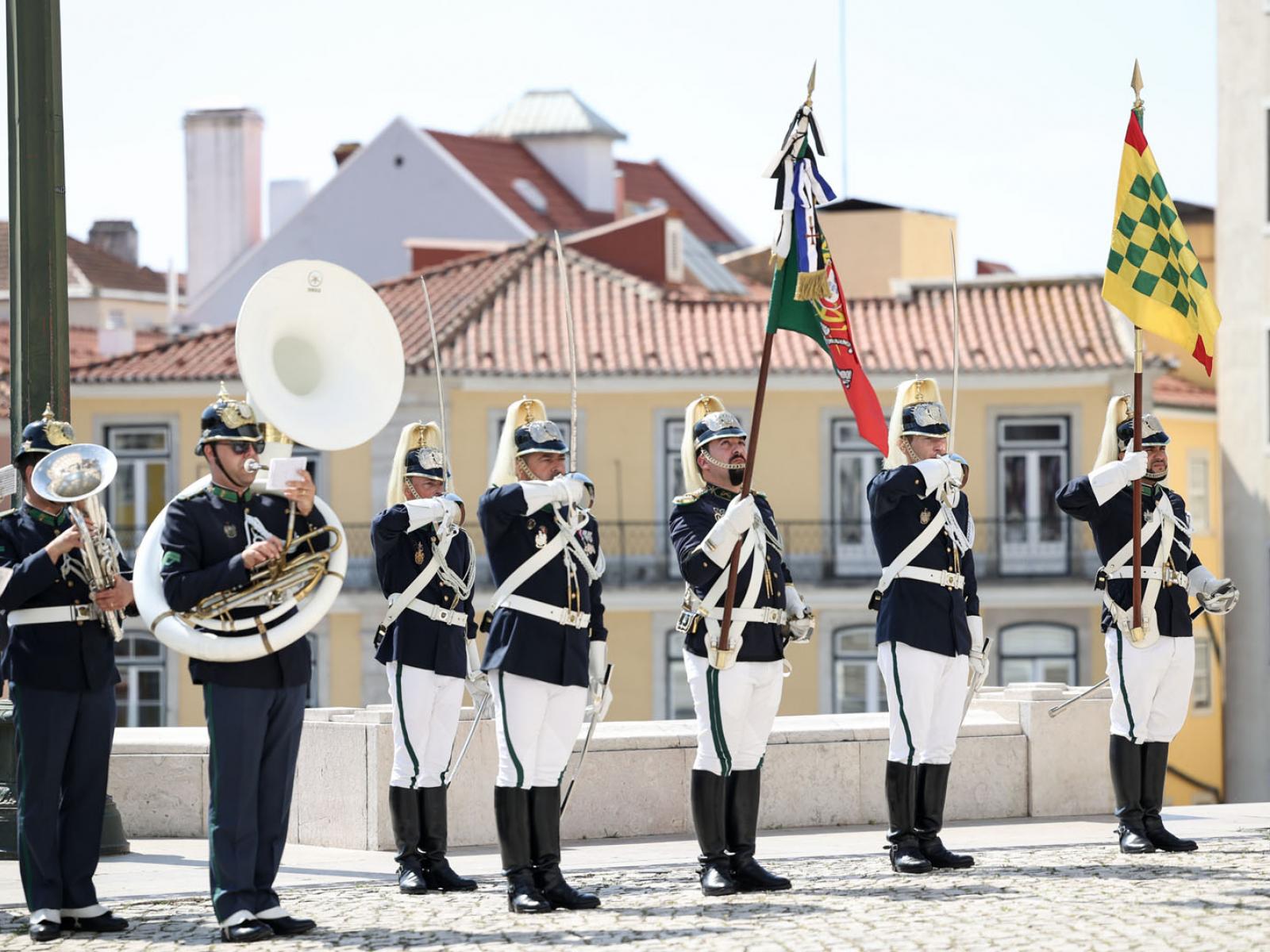 La garde devant le palais de de São Bento
