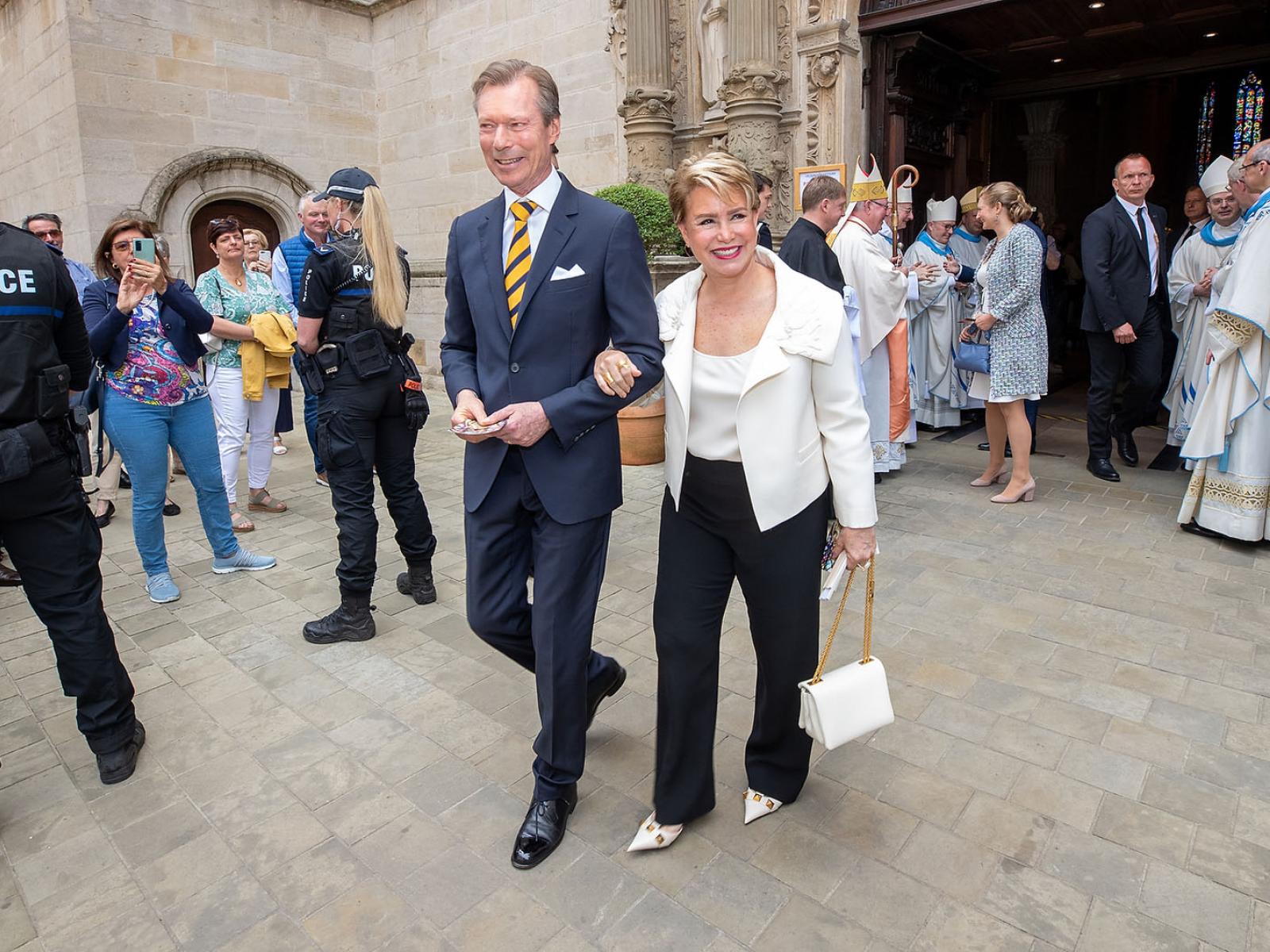 Le Couple grand-ducal à la sortie de la Cathédrale Notre-Dame